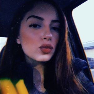 Meet your Posher, Hayley